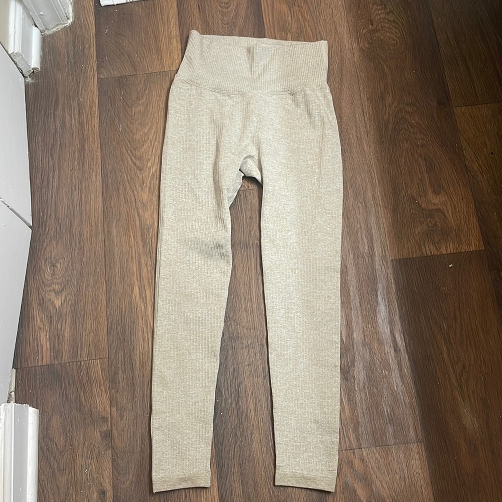 Tan/porcelain white Halara leggings